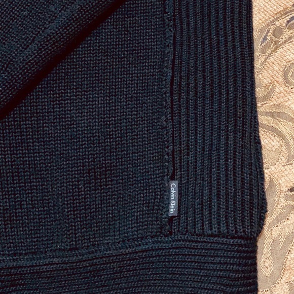 Calvin Klein cardigan. - Picture 4 of 5